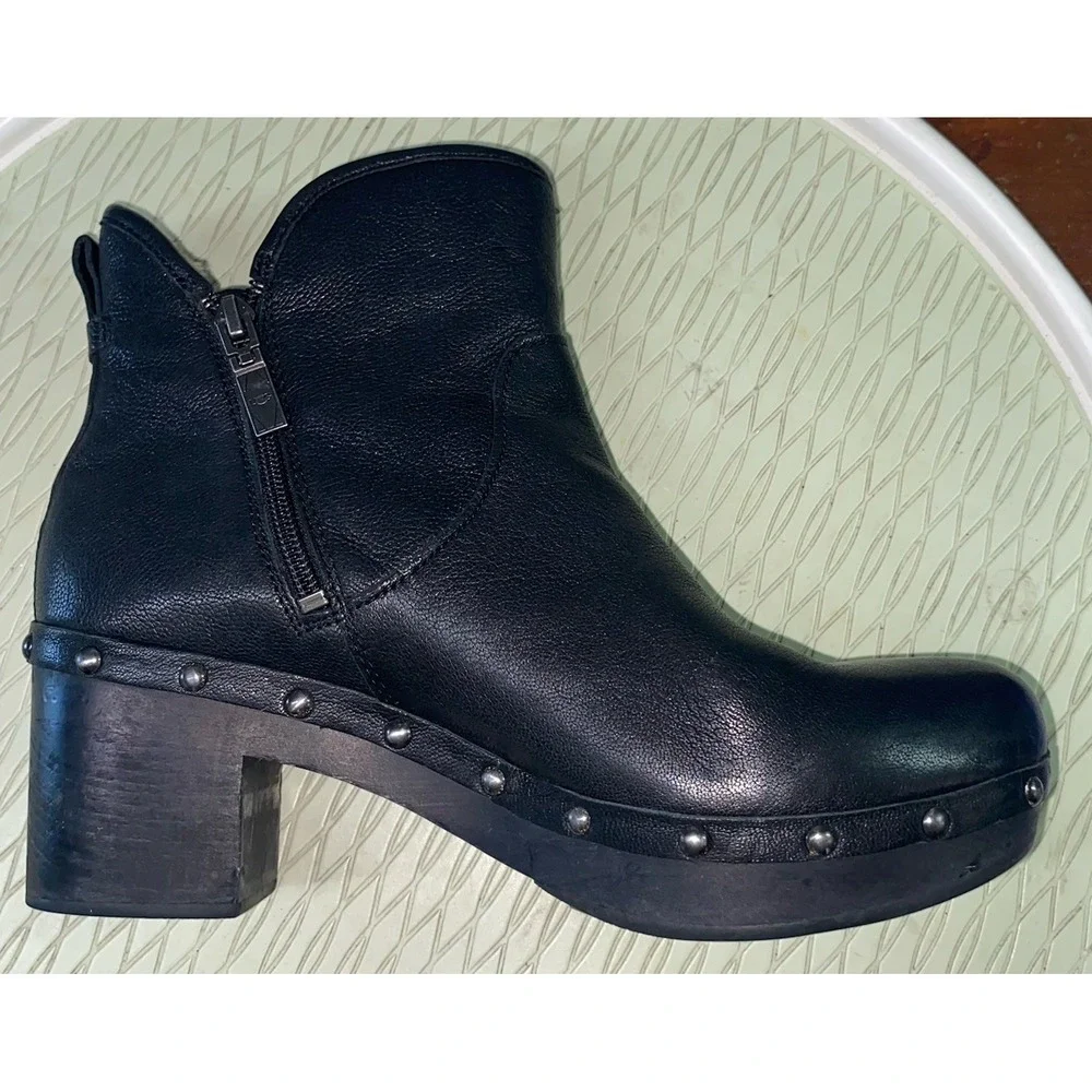 UGG Cam II Womens Black Leather Studded Ankle Riding Boots W/shearling Insoles 9